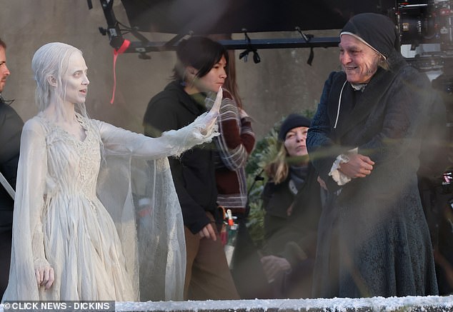 يضم الإنتاج طاقمًا من النجوم يشمل السير إيان ماكيلين، وممثلة حرب النجوم ديزي ريدلي، وإيلي بامبر من فيلم Bohemian Rhapsody، ونجم هاري بوتر روبرت جرينت، وتراميل تيلمان من سيفيرانس، وسام كلافلين، الذي ظهر في The Hunger Games.