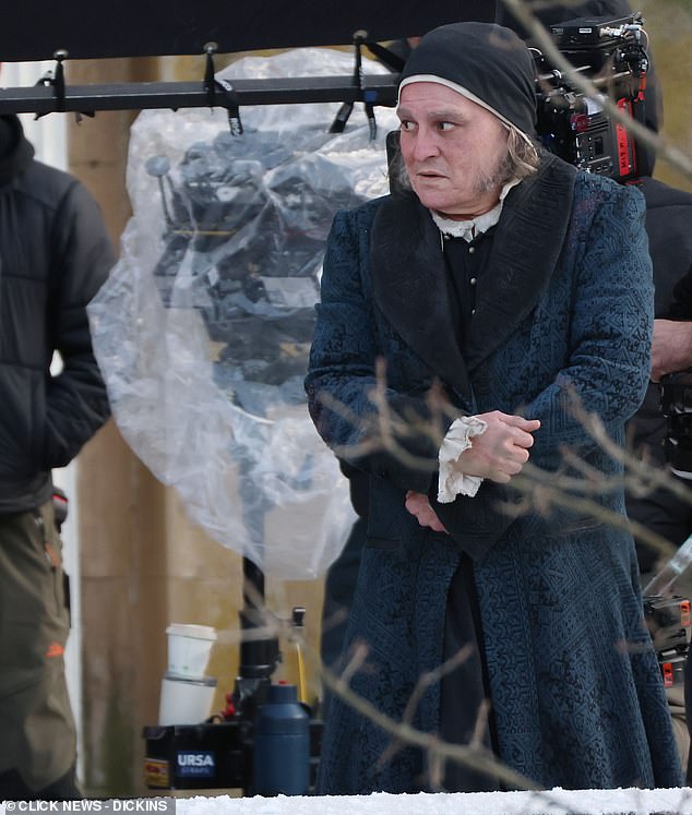 يلعب ديب دور رجل على هامش المجتمع، يُجبر على مواجهة أخطائه قبل أن يظهر كرجل متغير