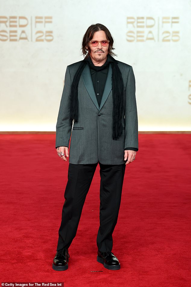 سيكون هذا أول فيلم له بميزانية كبيرة منذ أربع سنوات بعد مواجهة قضائية عام 2022 اتُهم فيها بإساءة معاملة زوجته السابقة الممثلة أمبر هيرد، في قضية سلطت الضوء على علاقتهما المتقلبة.