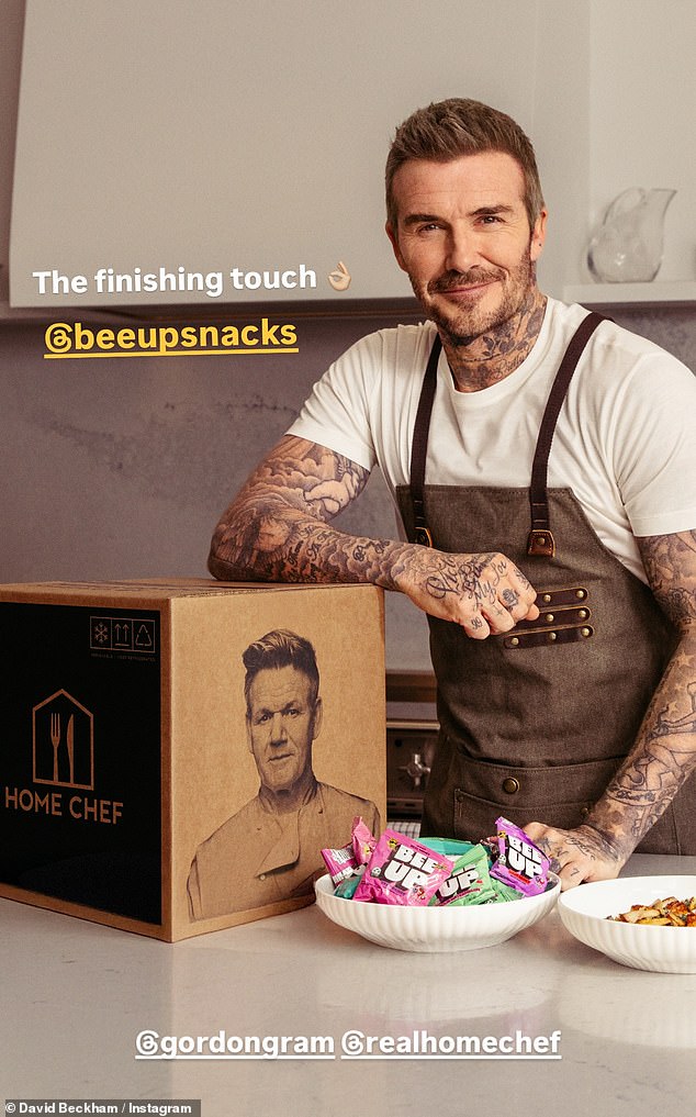 انتقل ديفيد إلى Instagram يوم السبت، وشارك مقطعًا لنفسه وهو يعد وصفة Scallop Truffle Risotto التي أرسلها إليه جوردون للاحتفال بالشراكة