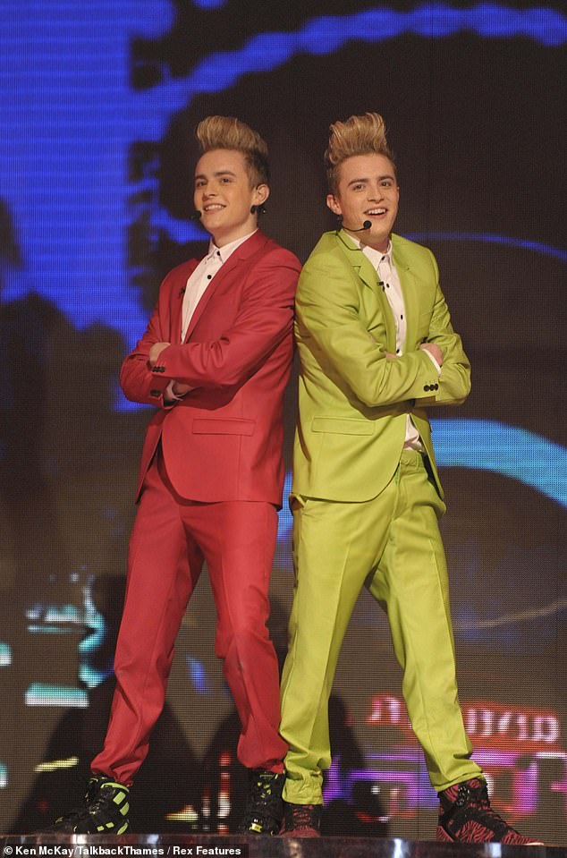 كما انتقد جيدوارد سيمون في خطبة مذهلة، مدعيًا أنه يرى نفسه على أنه 