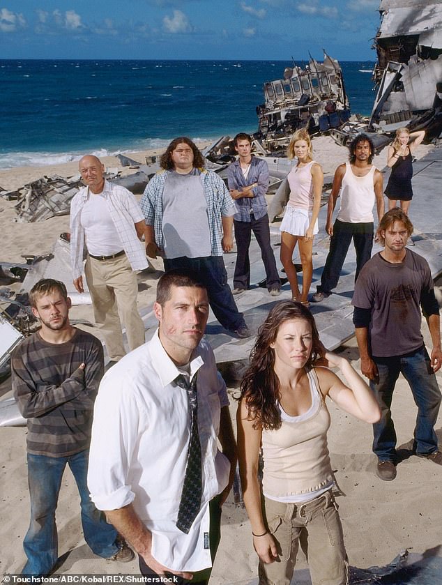 ذاع صيت النجم في مسلسل Lost على شبكة ABC عام 2004 مع (من أعلى اليسار)، تيري أوكوين، خورخي جارسيا، إيان سومرهالدر، ماجي جريس، نافين أندروز، إميلي دي رافين، جوش هولواي، ماثيو فوكس، وموناغان.