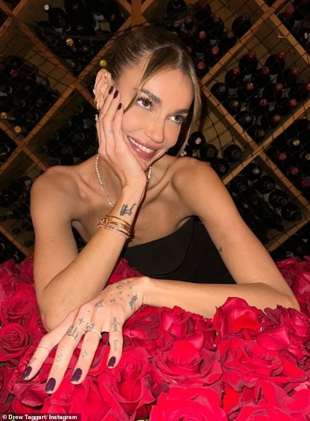 وأكد الزوجان خطوبتهما قبل عام عندما شارك درو عددًا من اللقطات من حفل خطوبتهما، مضيفًا التعليق: 