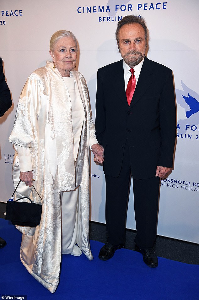 الممثلة البريطانية دام فانيسا ريدجريف وزوجها الممثل الإيطالي فرانكو نيرو