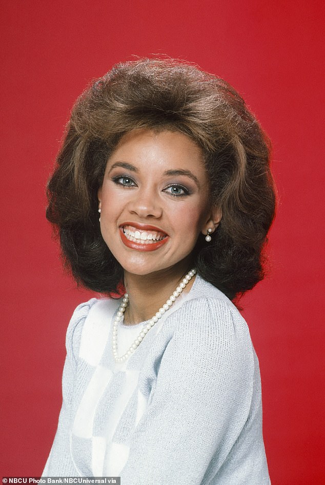 أُجبرت النجمة بعد ذلك على التخلي عن تاجها في نهاية فترة حكمها كملكة جمال أمريكا، عندما تم بيع الصور العارية التي التقطتها بشكل خاص ونشرها في مجلة بنتهاوس (في الصورة عام 1984).