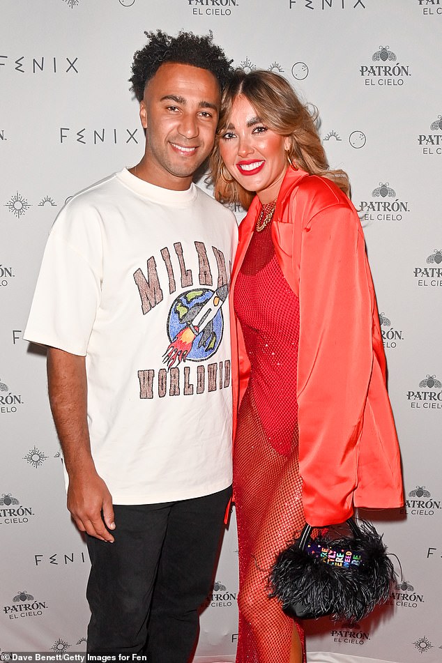 كان مهاجم وست هام السابق نيكي ماينارد يتناول الطعام مع زوجته تارا في نانتويتش، شيشاير، عندما تعرض للسرقة في مارس من العام الماضي - شوهدوا هنا في حدث FENIX Manchester في نوفمبر 2023