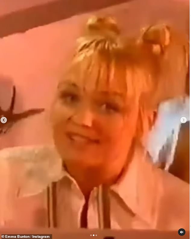 شاركت أيضًا مقطعًا من 28 عامًا مضت، تظهر فيه مدى التغيير الذي طرأ على إصدار ألبوم Spice Girls الأول Spice في عام 1996.