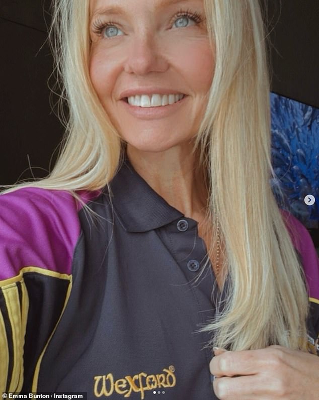 في شهر مارس الماضي، شاركت إيما منشورًا احتفاليًا بمناسبة عيد القديس باتريك وأشادت بتراثها الأيرلندي وأثبتت أنها بالكاد تتقدم في السن لمدة يوم واحد.