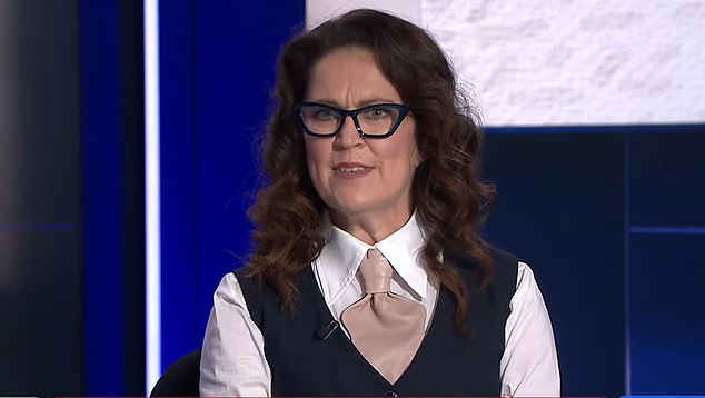 تم تصوير أنابيل كراب من قناة ABC بملابسها ليلة الانتخابات العام الماضي