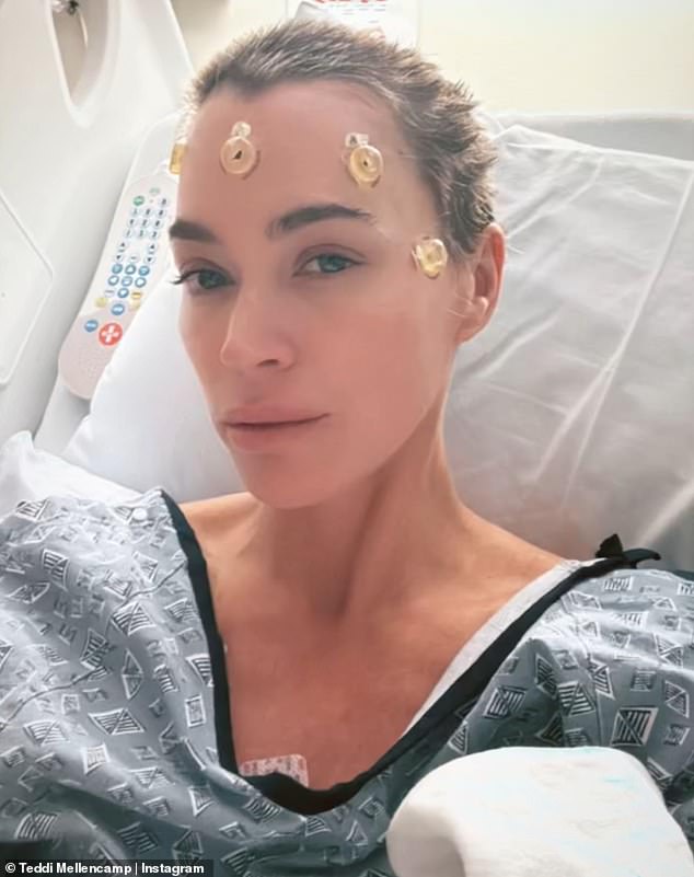 ¿كما تعلم، أعتقد أنه عندما قال الكلمات ¿معاناة ¿كان يقصد كيف أقوم عقليًا مقابل ما أقوم به جسديًا ¿قال تيدي في البودكاست