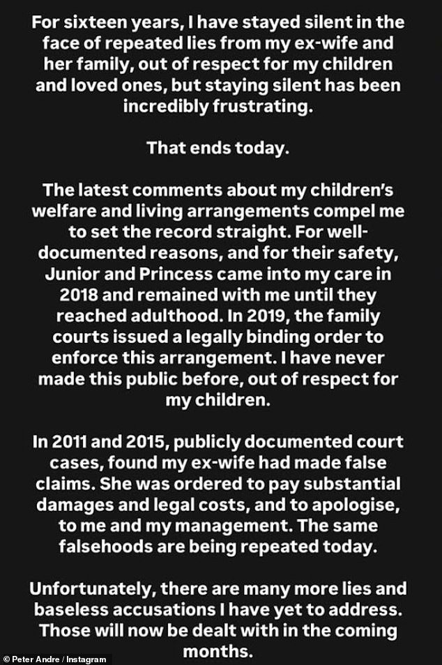 ادعى أندريه سابقًا أن جونيور والأميرة عاشا معه لمدة "سلامتهم" واعترفوا بالتزام الصمت بشأن وضعهم الشخصي "محبط"