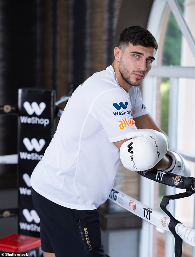 في العام الماضي، اعترف تومي بأنه لم يلوم مولي ماي على إنهاء علاقتهما وسط الإفراط في شرب الخمر، لأنه 