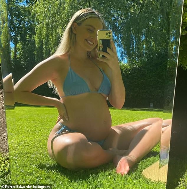 بعد مرور عام على ولادة أكسل، اكتشفت أنها حامل مرة أخرى، لكنها فقدت طفلها بشكل مأساوي في الأسبوع 24، ووصفت ذلك بأنه 