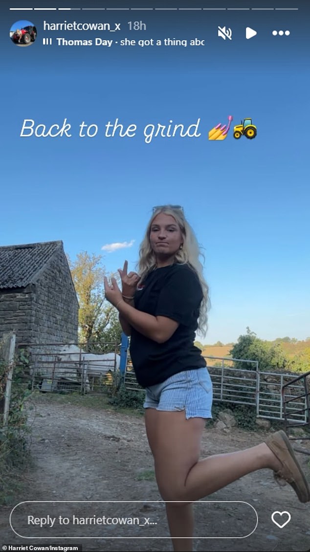 سرقت عاملة المزرعة الساحرة العرض في السلسلة الرابعة عندما ظهرت على الشاشات للمساعدة في مزرعة ديدلي سكوات بينما كان مساعد جيريمي المعتاد، كاليب كوبر، غائبًا.