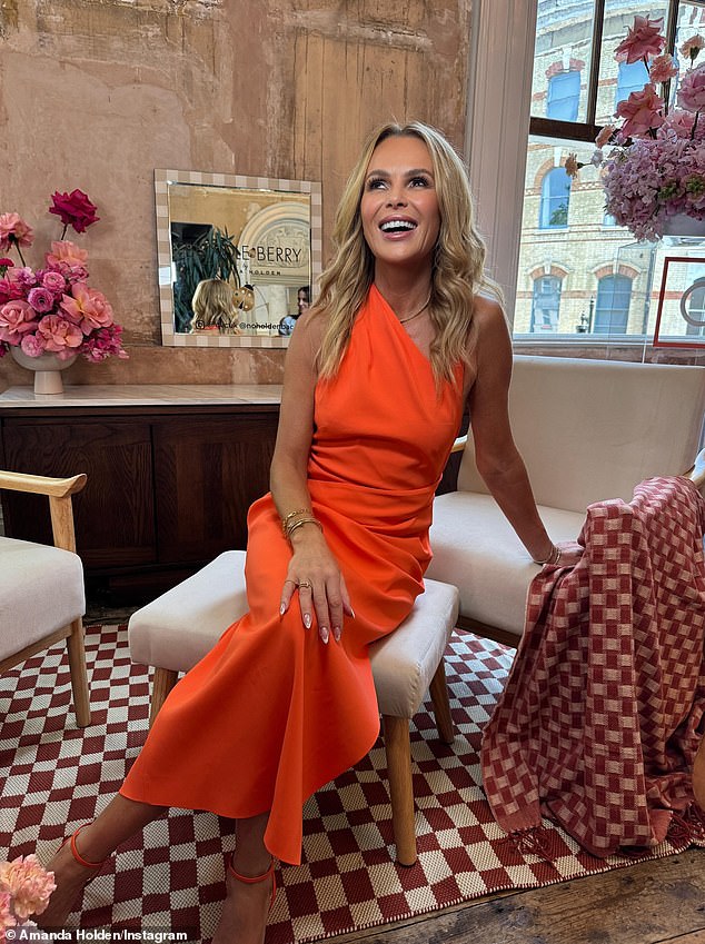 أما بالنسبة للياقة البدنية، فتجري أماندا مسافة ثلاثة إلى أربعة أميال أسبوعيًا بالإضافة إلى ممارسة اليوغا الكونداليني و