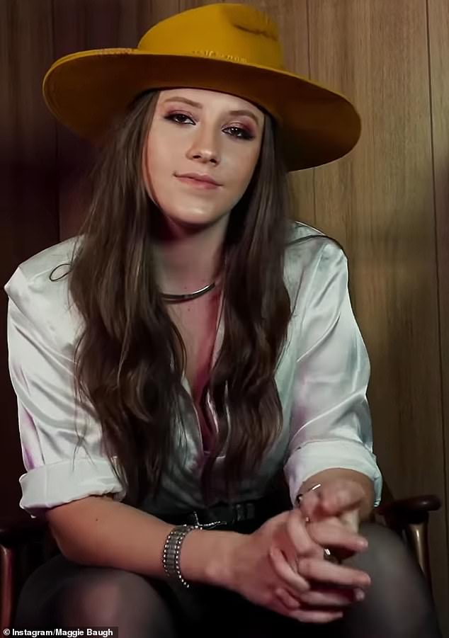 ويبدو أن عازفة الجيتار، التي تصغره بأكثر من ثلاثة عقود، تربطها علاقة وثيقة مع نجم موسيقى الكانتري، على الرغم من عدم تعليقها هي أو أوربان علنًا على الرومانسية المزعومة.