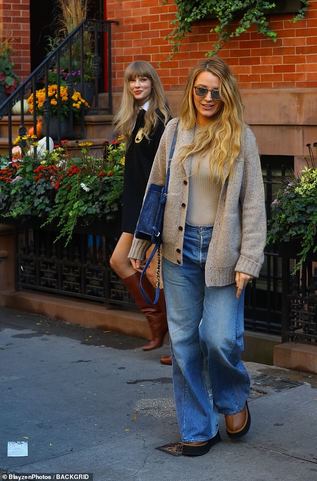 في الشهر الماضي، تسربت الإيداعات القانونية المتعلقة بالقضية رسائل خاصة من Lively مع تايلور سويفت