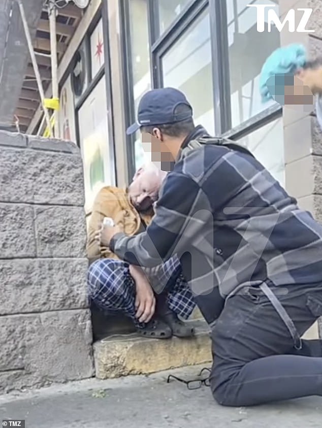 نظر الممثل الكوميدي البالغ من العمر 60 عامًا مؤخرًا إلى الموت، مؤكدًا أنه قيل له أن قلبه توقف وتوقف عن التنفس قبل تدخل المستجيبين الأوائل.