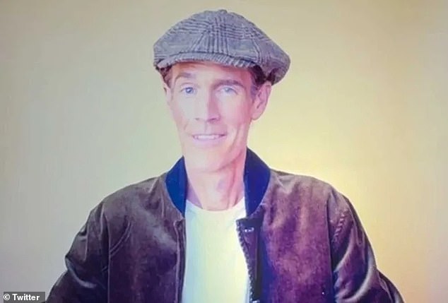 أثار فان دير بيك قلق المشجعين عندما بدا أنحف بشكل ملحوظ عندما ظهر افتراضيًا في لقاء داوسون كريك في سبتمبر