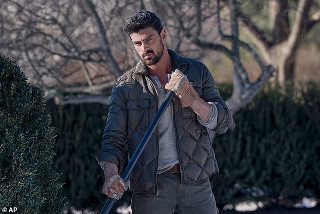 سيضم فيلم The Housemaid's Secret أيضًا المزيد من شخصية إنزو التي تلعب دورها ميشيل موروني، والتي لعبت دور منسق الحدائق في الفيلم الأول.