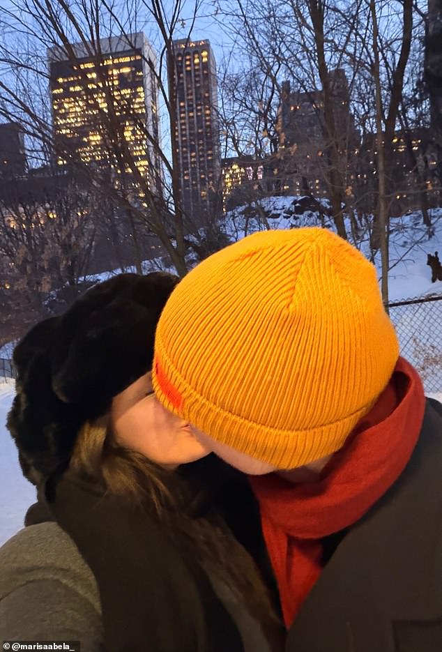 في الشهر الماضي، نشرت ماريسا مجموعة من الصور الممتعة على إنستغرام وهي تسترخي في البرد القارس