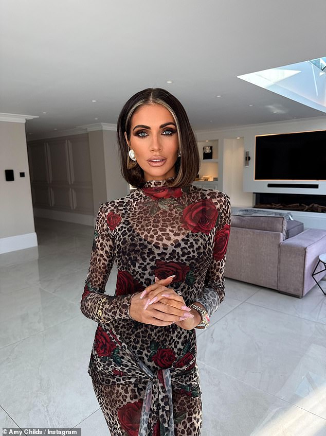 أثارت إيمي القلق العام الماضي وتعهدت منذ ذلك الحين باكتساب بعض العضلات قبل حفل زفافها