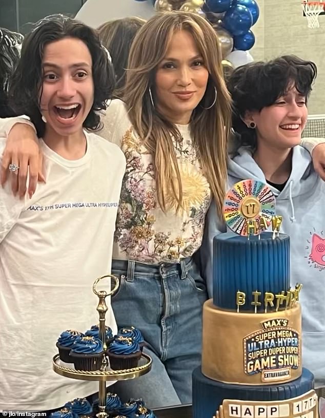 في وقت لاحق من الشهر المقبل، في 22 فبراير، سيحقق توأمان لوبيز، ماكس وإيمي، إنجازًا كبيرًا حيث يحتفلان بعيد ميلادهما الثامن عشر.