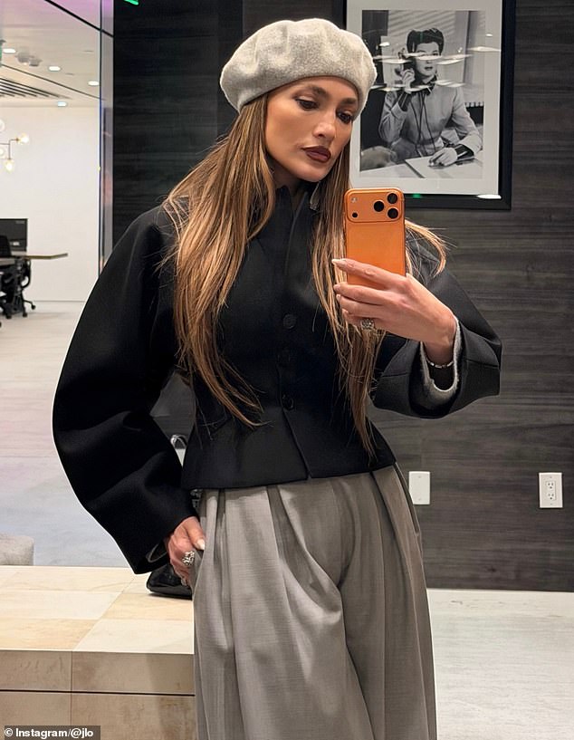 في وقت سابق من هذا الأسبوع، أكدت صحيفة ديلي ميل أن منزل زواجها السابق مع أفليك قد تم سحبه من السوق مرة أخرى - بعد تخفيض كبير في الأسعار