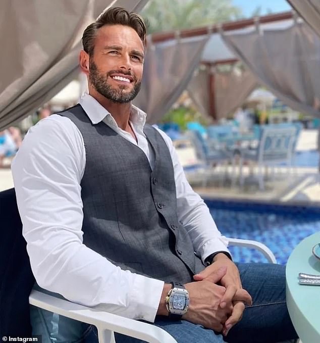 واحدة من العديد من الصور التي تم تحريرها وتصفيتها بدرجة عالية والتي نشرها أندروز على صفحته على Instagram