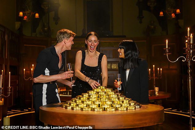 حصلت راشيل وستيفن على مبلغ 47.875 جنيهًا إسترلينيًا لكل منهما في مسلسل بي بي سي الناجح بعد أن تنافسوا وجهاً لوجه مع فراز، 22 عامًا، وجيد سكوت، 25 عامًا، وجيمس بيكر، 38 عامًا، وجاك بتلر، 29 عامًا، في النهائي.