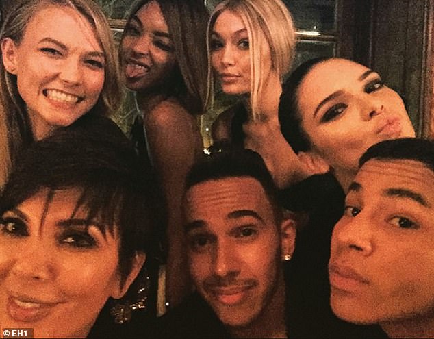 لويس أيضًا صديق لأخت كيم كيندال جينر (في الصورة على اليمين) والأم كريس جينر (أسفل اليسار)