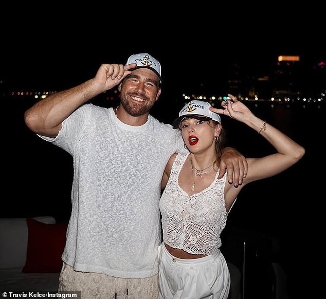 وتنشغل سويفت بالتخطيط لحفل زفافها الصيفي القادم من لاعب فريق كانساس سيتي تشيفز ترافيس كيلسي، الذي تقدم لخطبتها في أغسطس.