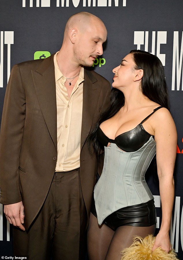 عروسين سعيدين: تزوج تشارلي من الموسيقي جورج دانيال عام 1975 في الصيف الماضي