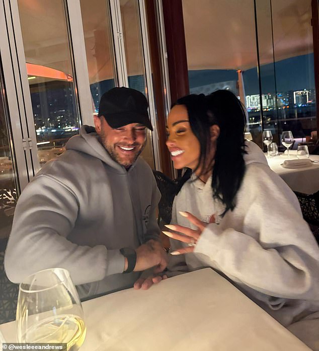 وفي الوقت نفسه، يقال إن عائلة كاتي 