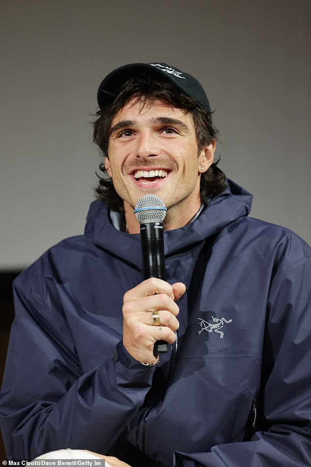 وفي مكان آخر، تحدث جاكوب على خشبة المسرح في برنامج Frankenstein BAFTA Q&A الذي استضافته Netflix