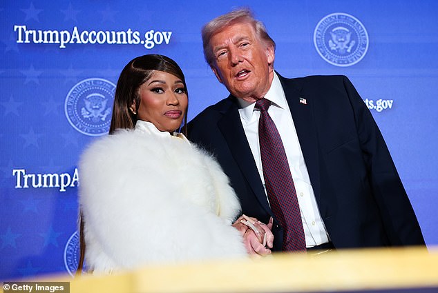 وقالت ميناج: 