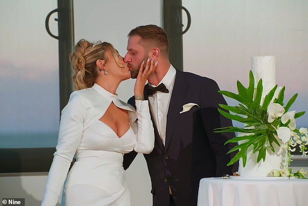 ونفى سكوت أيضًا الاقتراحات بأن الكيمياء القوية بين الزوجين كانت جسدية بحتة. قال: 