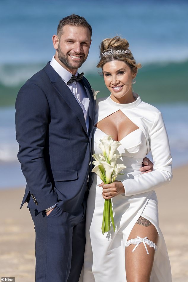 وفي حديث حصري لصحيفة ديلي ميل يوم الثلاثاء بعد زفافه من جيا فلور، قال سكوت إنه لا يهتم كثيرًا بالنقاد الذين يشككون في دوافعه. كلاهما في الصورة