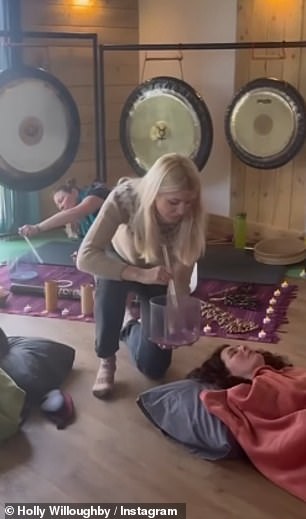 أقيم اليوم بعيدًا في مركز ترولي، وهو مكان للخلوة وورشة العمل في ساسكس