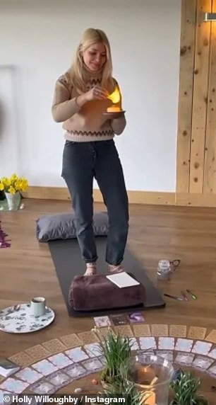 وعلقت هولي على المقطع: 