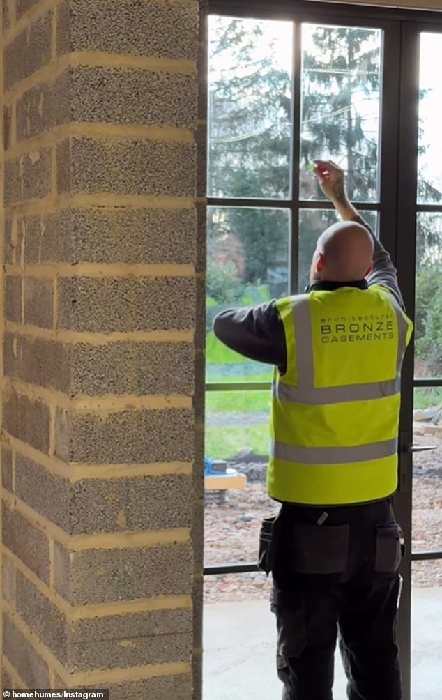 لا يزال العمل مستمرًا في العقار ولكنهم يأملون في الانتقال إليه في وقت لاحق من هذا العام