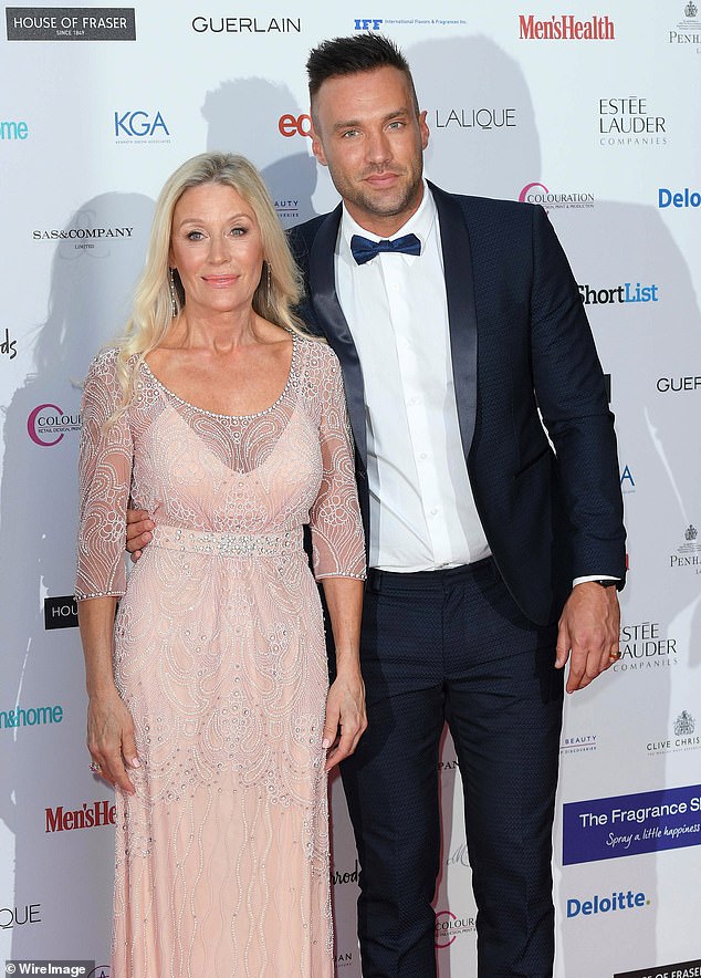 كشف نجم المشاهير السابق الأخ الأكبر كالوم، الابن الوحيد لأنجي، عن تشخيص والدته في مقطع فيديو مدمر تم نشره على وسائل التواصل الاجتماعي في يناير (في الصورة مع والدته في عام 2016).