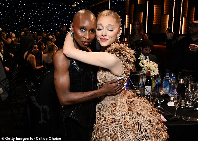 يُزعم أن عروض الجولة الصحفية الفيروسية والعاطفية للغاية التي قام بها الزوج هي السبب وراء تجاهل ناخبي الأوسكار للزوج بعد أن شعروا بـ 