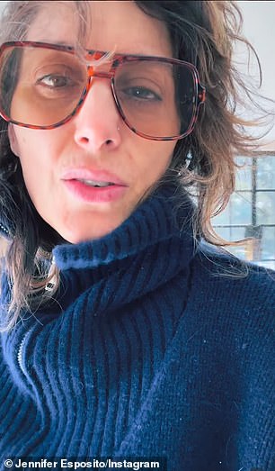 ثم تساءلت إسبوزيتو بصوت عالٍ عن سبب عدم مساعدة زملائها في الترويج لـ Fresh Kills