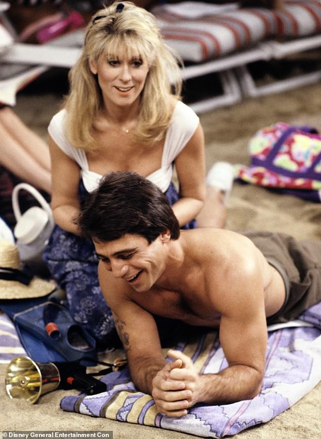 لقد كانت سيدة توني دانزا (على اليمين) الرائدة في المسرحية الهزلية المحبوبة Who's the Boss؟ والتي لعب دور البطولة فيها كلاعب بيسبول سابق مغسول يصبح مدبرة منزل.