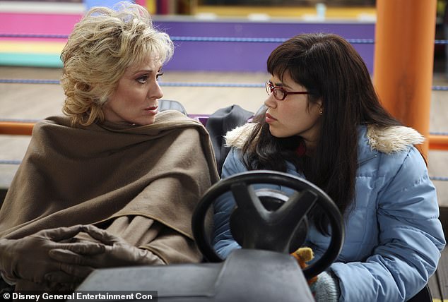 استمرت مهنة Light التلفزيونية في تحقيق نجاحات كبيرة في السنوات الفاصلة، بما في ذلك جزء من Ugly Betty من عام 2006 إلى عام 2010 كزوجة رئيس شخصية America Ferrera (على اليمين).