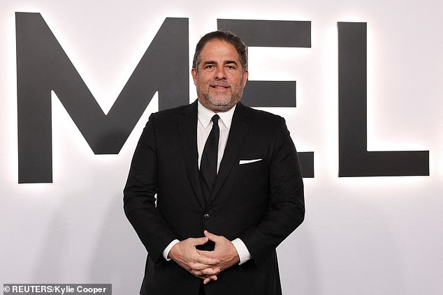 وسيمثل ذلك العودة الرسمية للمخرج البالغ من العمر 56 عامًا إلى هوليوود بعد أن قطعت شركة Warner Bros. جميع العلاقات معه في عام 2017 بسبب العديد من الممثلات - بما في ذلك أوليفيا مون وناتاشا هينستريدج وإليوت بيج - الذين زعموا سوء السلوك الجنسي، وهو ما نفاه هو.