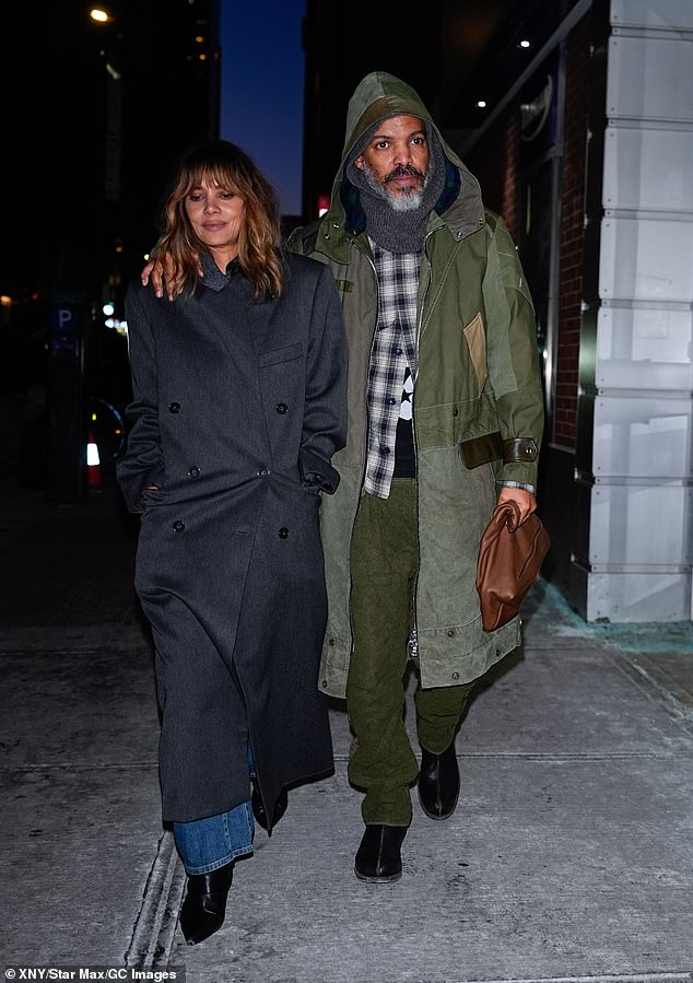 وتابع بيري: 