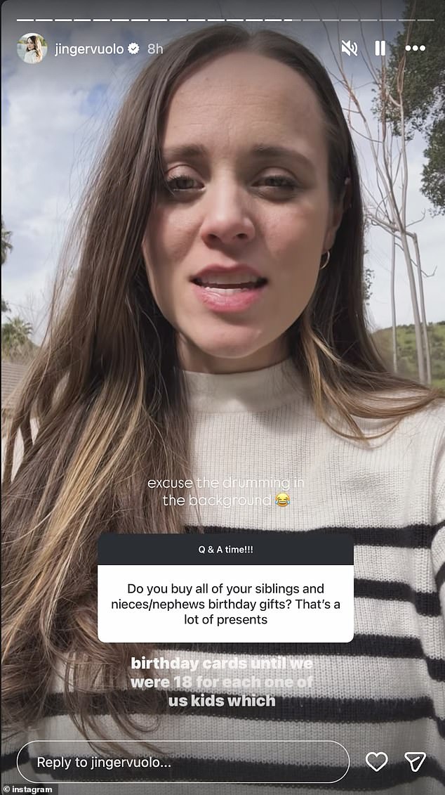 خلال جلسة الأسئلة والأجوبة، أجابت جينغر، وهي السادسة من بين 19 طفلًا ولديها الآن ثلاثة أطفال، على أسئلة حول تقديم الهدايا مع استمرار نمو أسرهم