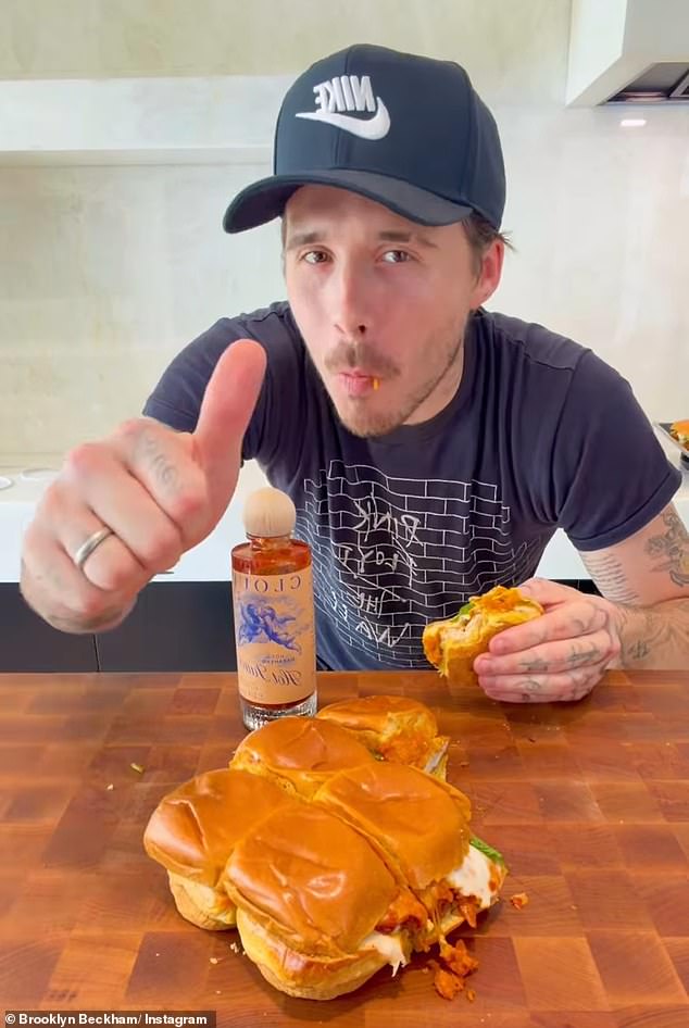 بينما كانت نيكولا غائبة، بدا أن بروكلين كانت تضع الممثلة في الاعتبار من خلال إعداد ما يكفي من الطعام ليس فقط لإرضائها، ولكن أيضًا لوالدها الملياردير وأفراد عائلتها الممتدة.